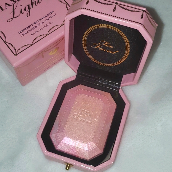 NIB Too Faced Diamond Light Fire Highlighter in Fancy Pink Diamond - Picture 4 of 10